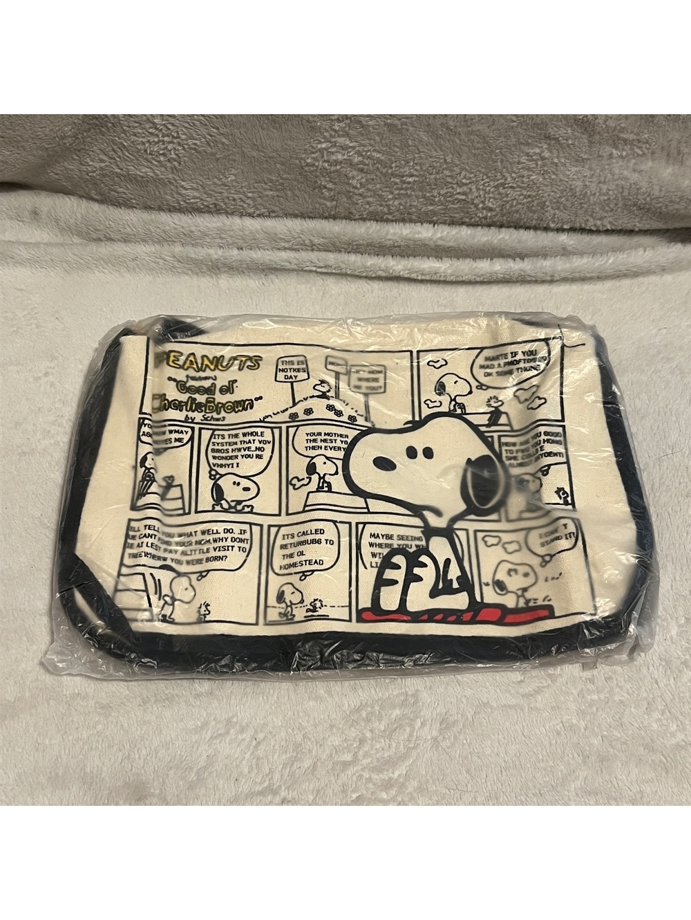 Snoopy comic print crossbody bag